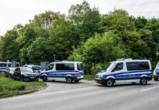 Горски пожар избухна край Берлин след експлозии в помещения за