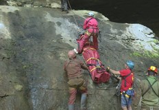 Започнала е спасителна операцияИздирват мъж пропаднал в пропаст във Врачанския