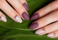 Обещанието за лъскав маникюр без наранявания до две седмици е точно причината маникюрът