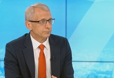 В момента заплатите на учителите са мотивиращи и има много