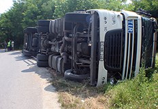 По първоначална информация пострадали хора нямаВременно е затворен пътят Велико