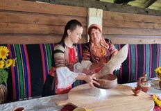 Един ден преди Успение Богородично се представя традицията по замесването