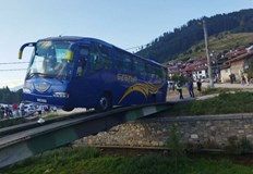 Още един пътен инцидент при който по чудо няма пострадали50 пътници