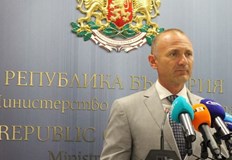 Росен Христов поясни че с този танкер се покрива около