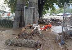 Най пострадала е гимназията по жп транспорт наводнена е и болницатаКарлово