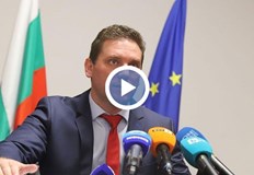 Има политически натиск върху Комисията за защита на потребителите и