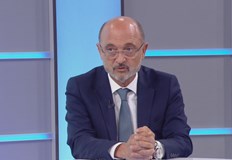 Здравните власти обсъждат намаляване на ковид карантината като се очаква