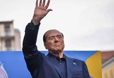 След деветгодишно отсъствие от политиката 85 годишният бивш премиер на Италия