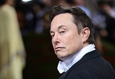 Адвокатите му твърдят че компанията има с 65 милиона по малко