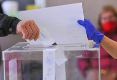 До този момент са подали документи 14 партии и една