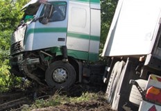 Шофьорът е пострадал с контузни рани в областта на гърдитеНа