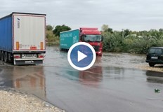 Огромна локва е блокирала входа към Свободна зонаХора от района изпратиха