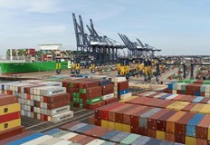 Първият ден от планирана стачка в най голямото пристанище за товарни