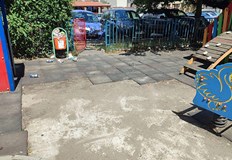 В квартал Родина 3 първи блок има детска площадка на