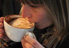 Трудно можем да устоим на студените газирани напитки особено в