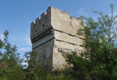 Бойна кула носи славата на процъфтяващия някога град Червен от