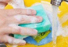 Гъбите за миене се продават в различен цвят но защо