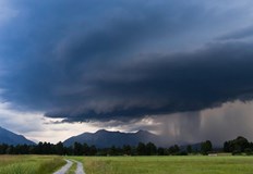 Утре до обяд над по голямата част от страната ще е