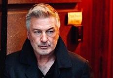 Алек Болдуин е дръпнал спусъка на пистолета който уби операторката