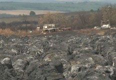 Изгорели са покривите на шест сгради на птицефермата както и стотици бали със сено и техникаПожарът край врачанските