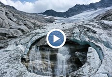 Те са по малки и с относително тънко ледено покритиеГлетчерите в