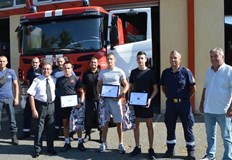 Учениците получиха грамоти и подаръци от Столичната пожарна службаНачалникът на