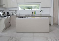 Повечето домакини държат бутилка слънчогледово олио в кухненския шкаф до