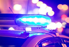 Автобус е ударил служебен полицейски автомобил на кръстовище в градаТежък