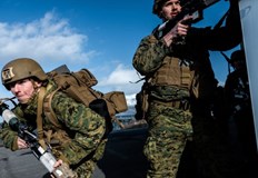 От пристанището на град Бари започна дислокацията на италианския военен