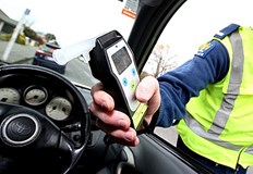 Тест с дрегер показал че той е седнал зад волана