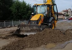 Безсънна и тежка е била нощта за хората чиито дворове