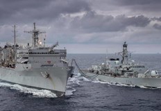 Два бойни кораба на Военноморските сили на САЩ плават в