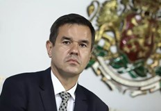 Назначавам и освобождавам хора на база професионализъм заяви служебният министър