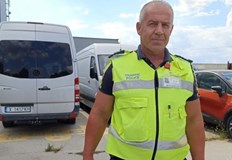 Младши инспектор Николай Фурлински счупи стъклото на автомобила му за