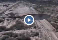 Тя е с диаметър около 25 метраВластите в Чили разследват