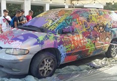 Колите ще бъдат продадени на търгДва стари автомобила бяха преобразени от