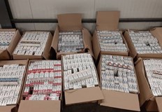 Освен контрабандните цигари митничарите са задържали и недекларирани 7800 къса цигари