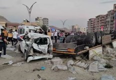 Камион се вряза в тълпа близо до бензиностанция в турския