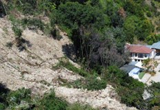 Две операции са претърпели затрупаните от свлачището край Албена мъж