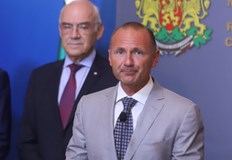 Правителството търси количества газ които да покрият потреблението за целия