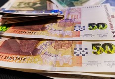 Най голям е ръста на трудовите възнаграждения в София и Габрово а най малък