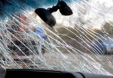 Бус с мигранти катастрофира край Годеч На място е загинал шофьорът