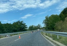 Млад мъж загина с мотора си при катастрофа на пътя