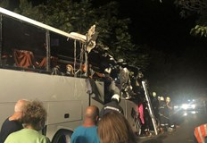 Хостесата в румънския туристически автобус който се блъсна с бясна