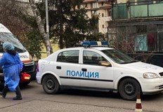 Повдигнати са две обвинения на задържания за тройното убийство в