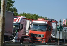 Има спящи шофьори които са паркирали на пътяИнтензивният трафик от