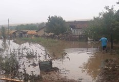 Разрушени са мостове и части от уличната настилка увредени са