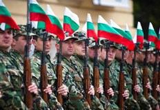 Пенсионери ограничават работата на младите офицериНад 10 от състава на въоръжените сили на България е съставен от пенсионери Това става ясно