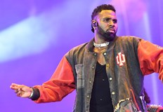 Той е един от 10 те най популярни изпълнители с профили в