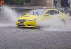 Силна буря придружена в началото със ситна градушка наводни почти всички